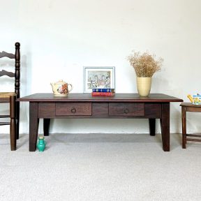 მუხის ყავის მაგიდა