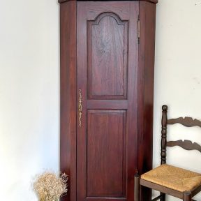 მაჰაგონის ხის კუთხის ბუფეტი