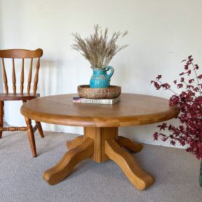 მრგვალი ყავის მაგიდა