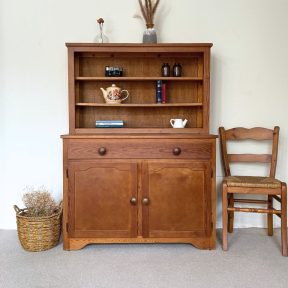 წიფლის ხის ბუფეტი