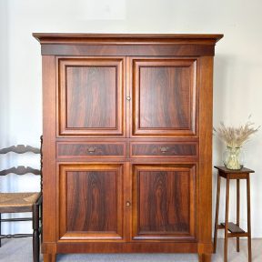 პალისანდრის ხის ბუფეტი