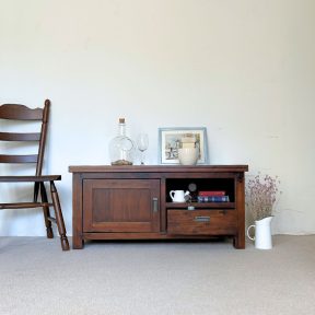 კაკლის ხის TV სადგამი