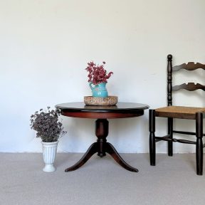 ალუბლის ხის მაგიდა