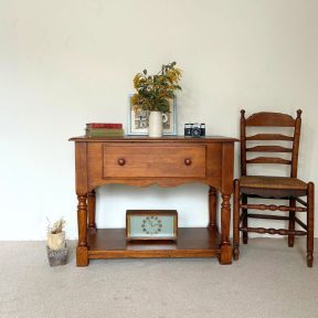 მუხის ხის კონსოლი