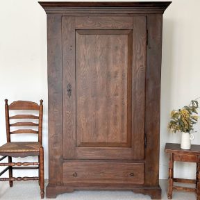 მუხის ხის კარადა