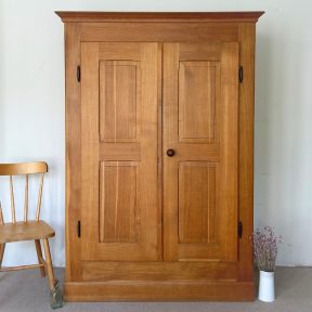 მუხის ხის კარადა